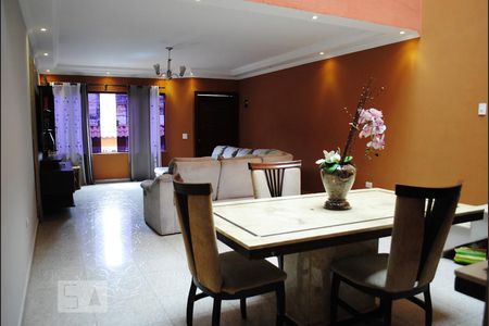 Sala 1 de casa para alugar com 4 quartos, 330m² em Vila Macedópolis, São Paulo