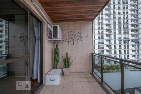 Apartamento à venda com 224m², 4 quartos e 3 vagasVaranda