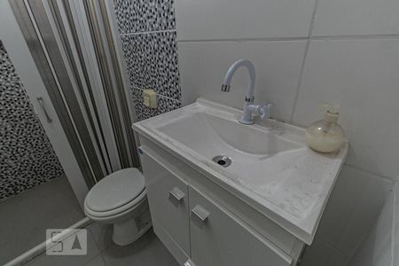 Banheiro de apartamento à venda com 1 quarto, 44m² em Rio Branco, Porto Alegre