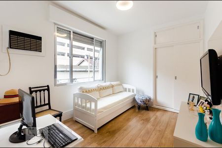 Quarto 1 de apartamento para alugar com 2 quartos, 79m² em Boqueirão, Santos