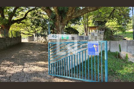 Casa à venda com 420m², 4 quartos e 2 vagas Casa à venda com 420m², 4 quartos e 2 vagasPlaquinha