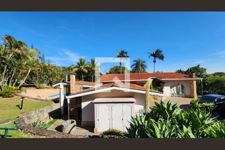 Casa à venda com 420m², 4 quartos e 2 vagas Casa à venda com 420m², 4 quartos e 2 vagasFachada