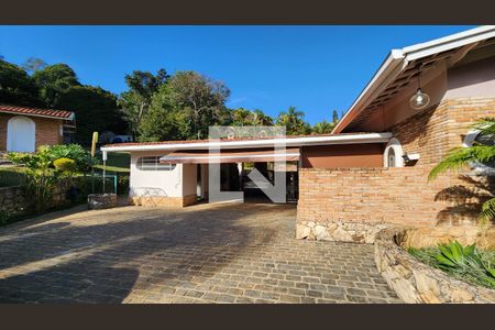 Casa à venda com 420m², 4 quartos e 2 vagas Casa à venda com 420m², 4 quartos e 2 vagasÁrea comum