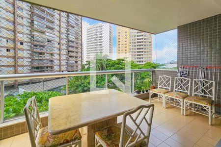 Apartamento para alugar com 185m², 4 quartos e 1 vaga Apartamento para alugar com 185m², 4 quartos e 1 vagaVaranda da Sala