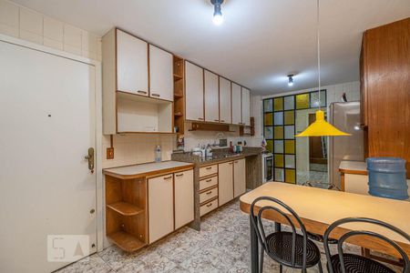 Apartamento à venda com 120m², 3 quartos e 2 vagasCozinha