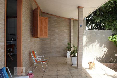 Casa à venda com 81m², 2 quartos e 3 vagas Casa à venda com 81m², 2 quartos e 3 vagasFachada
