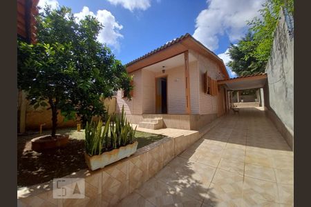 Casa à venda com 81m², 2 quartos e 3 vagas Casa à venda com 81m², 2 quartos e 3 vagasFachada