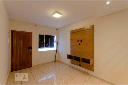Casa de condomínio para alugar com 65m², 2 quartos e 1 vagaSala