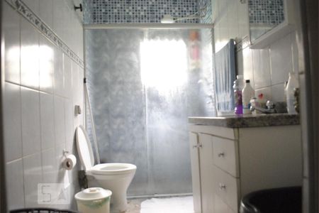 Casa à venda com 113m², 4 quartos e 2 vagasBanheiro