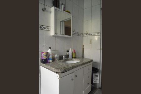 Casa à venda com 113m², 4 quartos e 2 vagasBanheiro