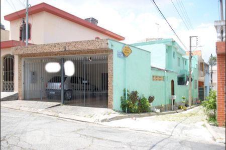 Casa à venda com 113m², 4 quartos e 2 vagasFachada