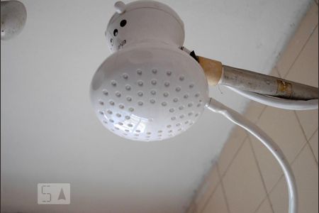 Casa à venda com 113m², 4 quartos e 2 vagasChuveiro