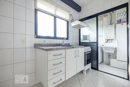 Cozinha de apartamento para alugar com 1 quarto, 42m² em Pinheiros, São Paulo