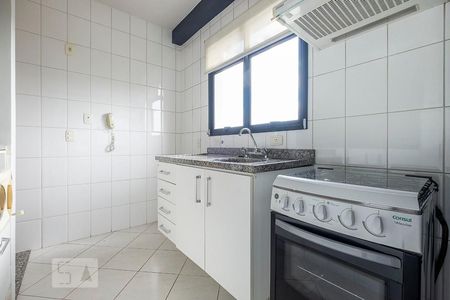 Cozinha de apartamento para alugar com 1 quarto, 42m² em Pinheiros, São Paulo