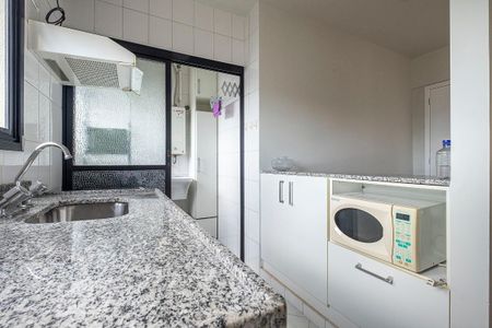 Cozinha de apartamento para alugar com 1 quarto, 42m² em Pinheiros, São Paulo