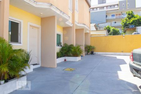 Casa de condomínio à venda com 65m², 2 quartos e 1 vagaEntrada 