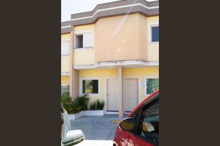 Casa de condomínio à venda com 65m², 2 quartos e 1 vagaFachada 