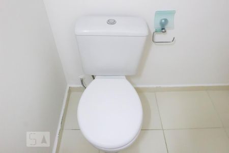 Casa de condomínio à venda com 65m², 2 quartos e 1 vagaDetalhe banheiro