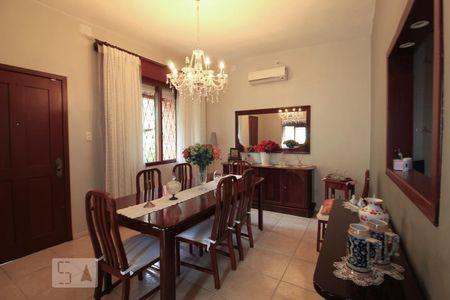 Sala de casa à venda com 4 quartos, 230m² em Medianeira, Porto Alegre