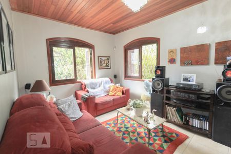 Sala de casa à venda com 4 quartos, 230m² em Medianeira, Porto Alegre