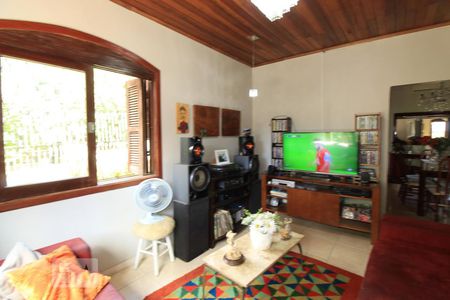 Sala de casa à venda com 4 quartos, 230m² em Medianeira, Porto Alegre