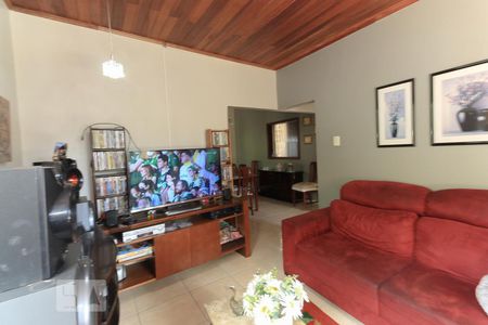 Sala de casa à venda com 4 quartos, 230m² em Medianeira, Porto Alegre