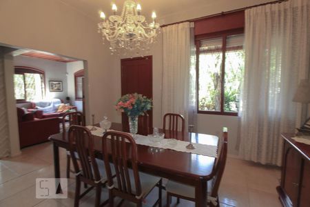 Sala de casa à venda com 4 quartos, 230m² em Medianeira, Porto Alegre