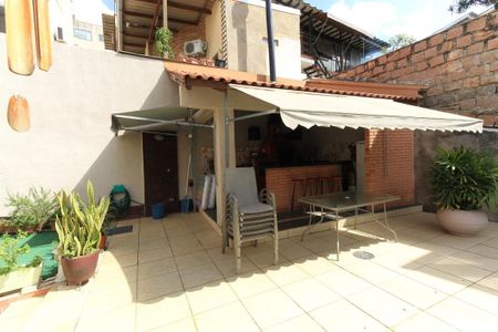 Casa à venda com 230m², 4 quartos e 2 vagasQuiosque