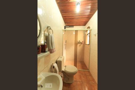 Casa à venda com 230m², 4 quartos e 2 vagasBanheiro 1