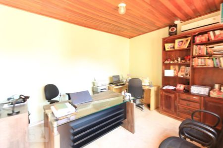 Casa à venda com 230m², 4 quartos e 2 vagasEscritório