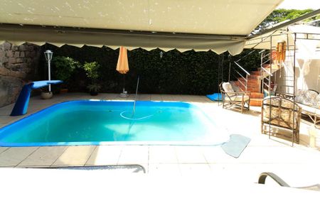 Casa à venda com 230m², 4 quartos e 2 vagasPiscina