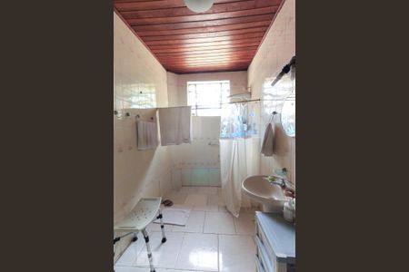 Casa à venda com 230m², 4 quartos e 2 vagasBanheiro 2