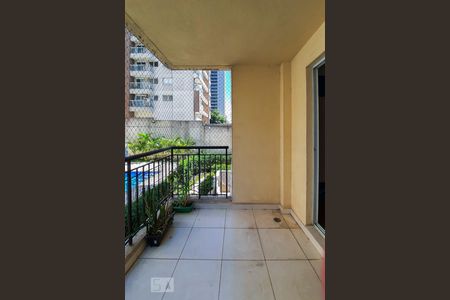 Apartamento à venda com 81m², 3 quartos e 1 vaga Apartamento à venda com 81m², 3 quartos e 1 vagaVaranda