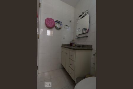 Apartamento à venda com 130m², 3 quartos e 3 vagasBanheiro da Suíte 2 