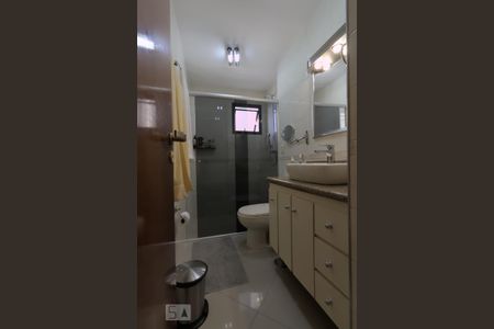 Apartamento à venda com 130m², 3 quartos e 3 vagasBanheiro da Suíte 1