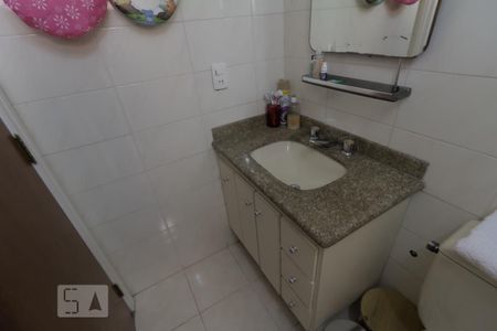 Apartamento à venda com 130m², 3 quartos e 3 vagasBanheiro da Suíte 2 