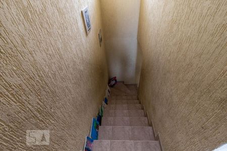 Casa de condomínio para alugar com 77m², 2 quartos e 2 vagasEscada