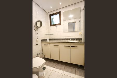 Apartamento à venda com 130m², 3 quartos e 3 vagas Apartamento à venda com 130m², 3 quartos e 3 vagasBanheiro da Suíte