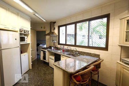 Apartamento à venda com 130m², 3 quartos e 3 vagas Apartamento à venda com 130m², 3 quartos e 3 vagasCozinha