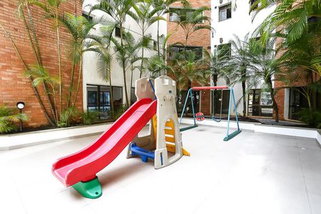 Apartamento à venda com 130m², 3 quartos e 3 vagas Apartamento à venda com 130m², 3 quartos e 3 vagasÁrea Comum - Playground