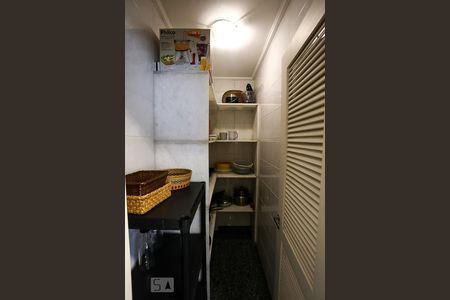 Apartamento à venda com 130m², 3 quartos e 3 vagas Apartamento à venda com 130m², 3 quartos e 3 vagasCozinha despensa