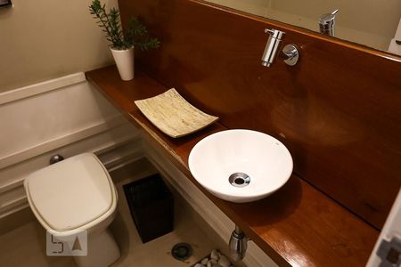 Apartamento à venda com 130m², 3 quartos e 3 vagas Apartamento à venda com 130m², 3 quartos e 3 vagasLavabo