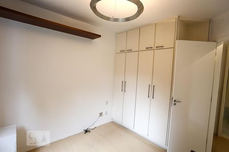 Apartamento à venda com 130m², 3 quartos e 3 vagas Apartamento à venda com 130m², 3 quartos e 3 vagasQuarto 1