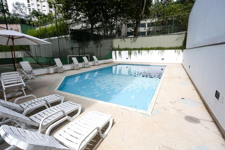 Apartamento à venda com 130m², 3 quartos e 3 vagas Apartamento à venda com 130m², 3 quartos e 3 vagasÁrea comum - Piscina
