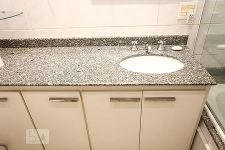 Apartamento à venda com 130m², 3 quartos e 3 vagas Apartamento à venda com 130m², 3 quartos e 3 vagasBanheiro da Suíte