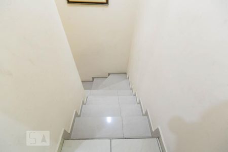 Casa à venda com 138m², 3 quartos e 2 vagasEscada