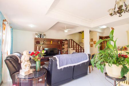 Sala de casa à venda com 4 quartos, 350m² em Teresópolis, Porto Alegre