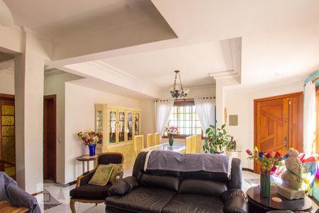 Sala de casa à venda com 4 quartos, 350m² em Teresópolis, Porto Alegre