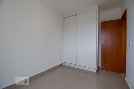 Quarto 2 de apartamento para alugar com 2 quartos, 54m² em Jardim Inconfidência, Uberlândia