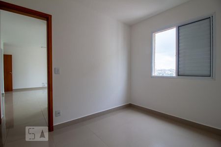 Quarto 1 de apartamento para alugar com 2 quartos, 54m² em Jardim Inconfidência, Uberlândia
